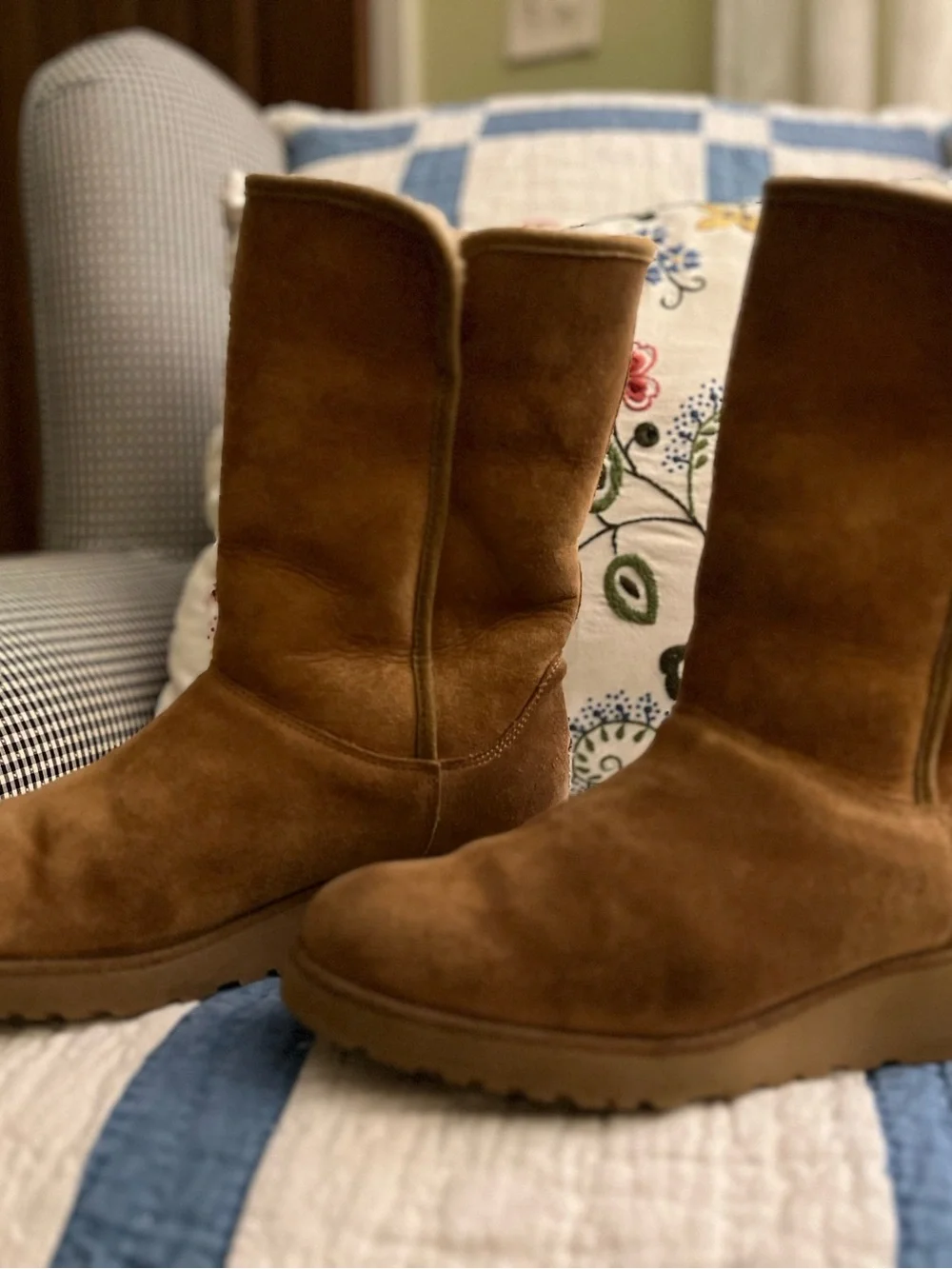 UGG Australia Amie Chestnut Suede Wedge Shearling Boots Size 9